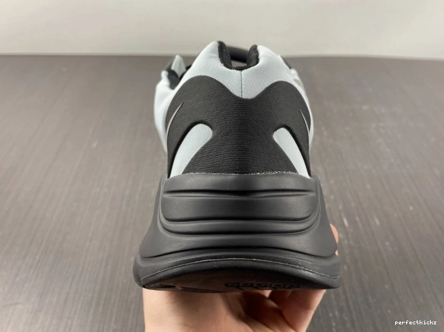 Blue GZ0711 MNVN 700 Yeezy Adidas Boost Tint 0709